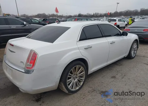 2013 Chrysler 300C z USA, uszkodzony, nr VIN 2C3CCAEG3DH618399